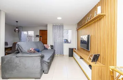 Casa em condomínio fechado com 3 quartos à venda na rua professor elevir dionysio, 325, fazendinha, curitiba, 126 m2 por r$ 700.000