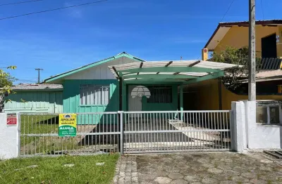 Casa com 2 quartos para alugar na Rua Capitão Joaquim Braga, 190, Figueira, Guaratuba, 5 m2 por R$ 1.144