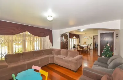 Casa com 6 quartos à venda na rua oscar wilde, 1121, lindóia, curitiba, 250 m2 por r$ 1.000.000