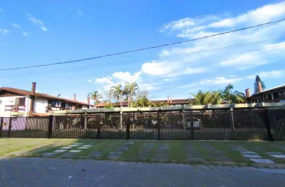 Casa em condomínio fechado com 3 quartos à venda na rua yemanja, 1368, shangri-lá, pontal do paraná, 57 m2 por r$ 450.000