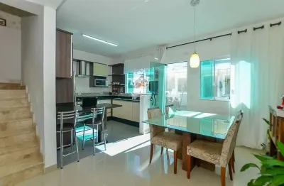 Casa em condomínio fechado com 3 quartos à venda na rua manoel alher, 50, jardim amélia, pinhais, 141 m2 por r$ 690.000