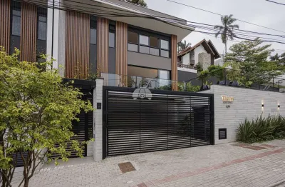 Casa com 3 quartos à venda na rua quintino bocaiúva, 636, américa, joinville, 295 m2 por r$ 2.889.000