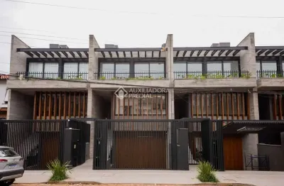 Casa com 3 quartos à venda na rua de la grange, 286, três figueiras, porto alegre, 500 m2 por r$ 4.200.000