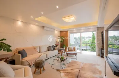 Casa com 4 quartos à venda na rua luiz voelcker, 735, três figueiras, porto alegre, 340 m2 por r$ 2.650.000