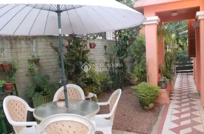 Casa com 4 quartos à venda na avenida arnaldo bohrer, 71, teresópolis, porto alegre, 212 m2 por r$ 1.140.000