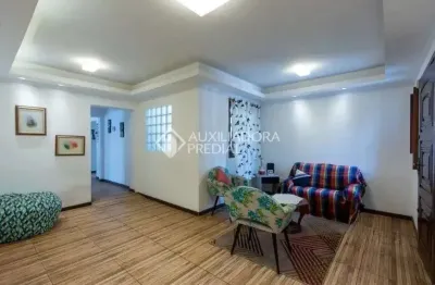 Casa com 3 quartos à venda na avenida antônio carvalho, 1441, jardim carvalho, porto alegre, 314 m2 por r$ 695.000