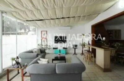 Casa com 3 quartos à venda na avenida coronel lucas de oliveira, 2609, petrópolis, porto alegre, 340 m2 por r$ 1.800.000