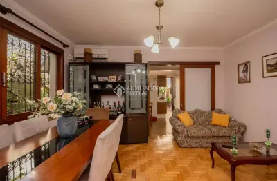 Casa com 4 quartos à venda na rua sorocaba, 69, passo da areia, porto alegre por r$ 770.000