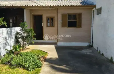 Casa com 2 quartos à venda na Praça Frederico Westphalen, 79, Cavalhada, Porto Alegre, 47 m2 por R$ 303.000