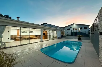 Casa com 3 quartos à venda na rua vicente ferreira, 403, cristo rei, pato branco, 239 m2 por r$ 1.250.000