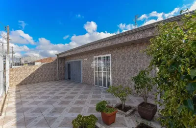 Casa com 4 quartos à venda na rua engenheiro joão bley filho, 731, pinheirinho, curitiba, 180 m2 por r$ 750.000