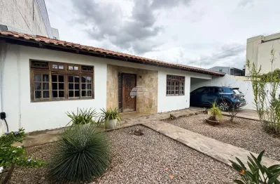Casa com 3 quartos à venda na rua aristides frança, 666, boneca do iguaçu, são josé dos pinhais, 118 m2 por r$ 780.000