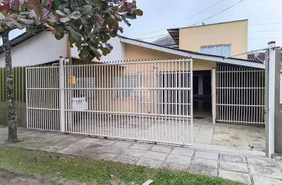Casa com 8 quartos à venda na rua zumbi dos palmares, 214, balneário leblon, pontal do paraná, 200 m2 por r$ 499.000