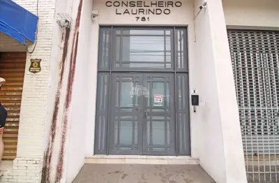 Apartamento com 2 quartos para alugar na rua conselheiro laurindo, 781, centro, curitiba, 58 m2 por r$ 2.500
