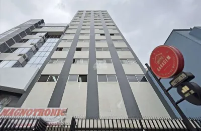 Apartamento com 2 quartos para alugar na rua desembargador westphalen, 610, centro, curitiba, 34 m2 por r$ 1.700