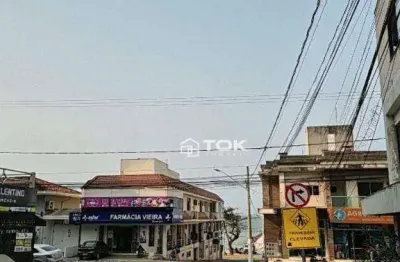 Sala comercial à poucos metros do mar com 98m² em balneário piçarras sc