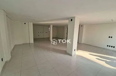 Sala comercial à poucos metros do mar com 98m² em balneário piçarras sc