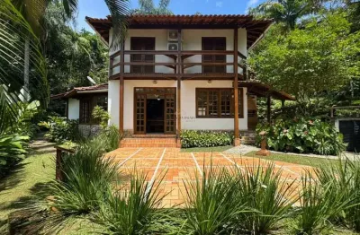 Arquitetura charmosa, natureza exuberante e conforto a 200m do mar | praia de camburi