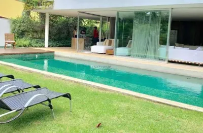 Residência em condomínio pé na areia: exclusividade e sofisticação | praia da baleia