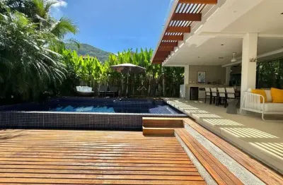 Elegância tropical com design contemporâneo | praia da baleia