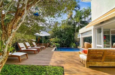 Residência de alto padrão em condomínio clube | praia de juquehy | conforto e lazer completo