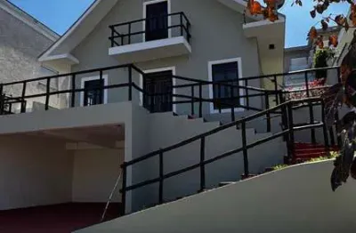 Casa à venda em santana de parnaíba, vila industrial, com 3 suítes, com 200 m²