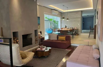 Casa à venda e para alugar em Santana de Parnaíba, Alphaville, com 3 quartos, com 350 m²