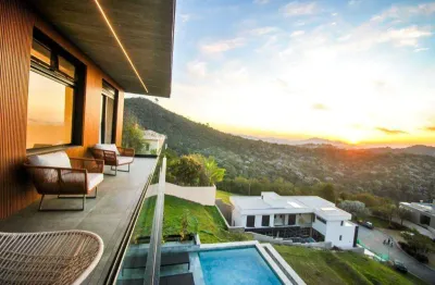 Casa à venda em santana de parnaíba, alphaville, com 2 suítes, com 490 m², genesis 2