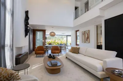 Casa à venda e para alugar em santana de parnaíba, tamboré, com 3 suítes, com 365 m², tamboré onze