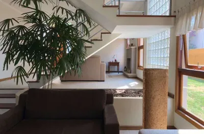 Casa à venda em santana de parnaíba, morada dos pinheiros (aldeia da serra), com 4 quartos