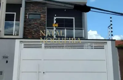 Casa sobrado novíssima com 3 dormitórios sendo 1 suíte no parque jambeiro