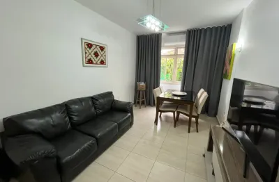 Apartamento amplo no gonzaga com 103m², 2 dormitórios (1 suíte), dependência completa e porteira fechada