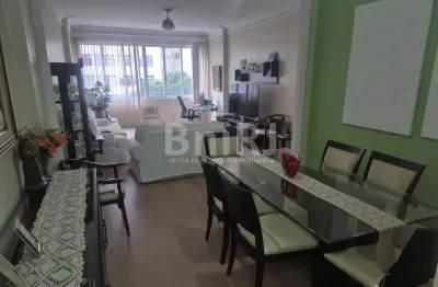 Oportunidade em copacabana! reformado com vaga! próximo metrô.