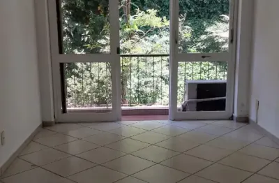 Sala quarto na rua humaita com infraestrutura moderna e completa.