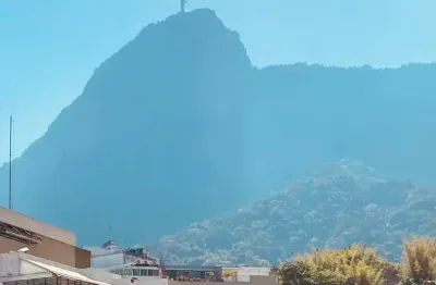 Apartamento de 2 quartos, 76 metros no humaita com infraestrutura completa.