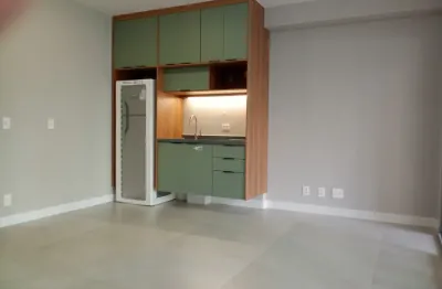 Lindo studio, decorado e equipado, móveis planejados, localizado na chácara klabin, bairro com excelente infraestrutura, valorização crescente, ótimo para morar ou investir.