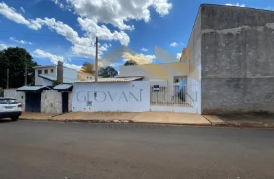 Casa no centro em arandu,sp | 2 quartos | varanda coberta | recém reformada