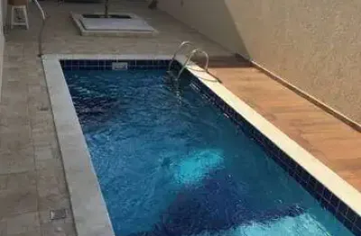 Linda casa com 3 suítes, 1 closet -piscina- cond. golden park