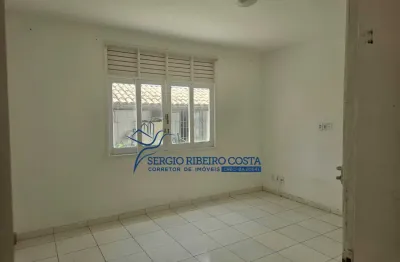 More na barra em um apartamento arejado, próximo ao porto da barra e ao comércio local