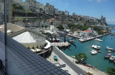 Conjunto corporativo de 284m² com garagens e vista mar – centro