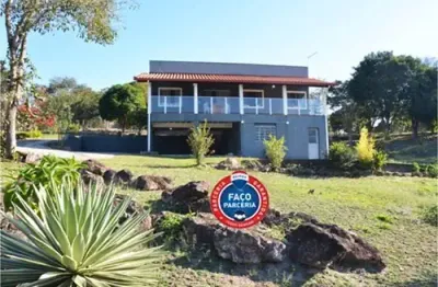 Casa em condomínio fechado a 20 minutos do centro de  brumadinho