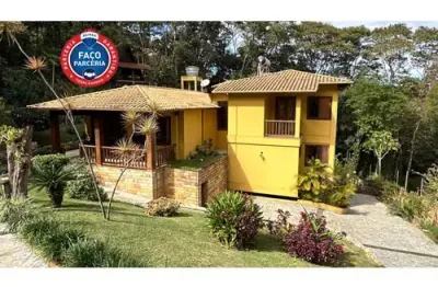 Casa à venda no condomínio fechado retiro do chalé embrumadinho