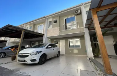 Sobrado com area gourmet, suite com sacada e banheira. comodos amplos