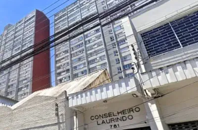 Excelente apartamento 02 quartos sendo 01  suite com vaga de garagem no centro