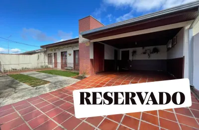 Excelente casa terrea 03 quartos sendo 01 suite com quintal no melhor do bacacheri