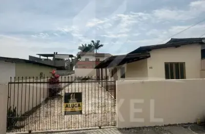 Casa com 2 quartos para alugar na Rua Ademar Barbi, 553, Espinheiros, Itajaí