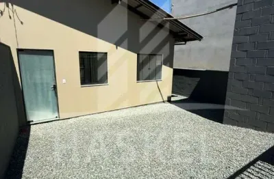 Casa com 2 quartos para alugar na rua braulino bento cypriano, 252, paciência, itajaí por r$ 1.938