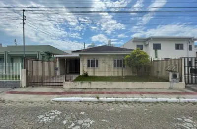 Casa com 3 quartos para alugar na Rua Acyr Cunha, 167, Dom Bosco, Itajaí