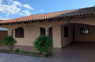 Casa me matinhos com 300m², 2 dormitórios com garagem coberta para 4 carros - centro - matinhos - pr