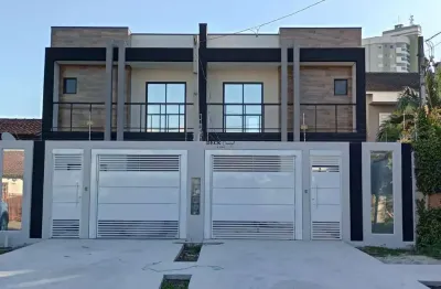 Sobrado novo no centro de são josé dos pinhais com 150m², 3 dormitórios ( sendo 3 suítes ) e 2 vagas - centro - são josé dos pinhais - pr